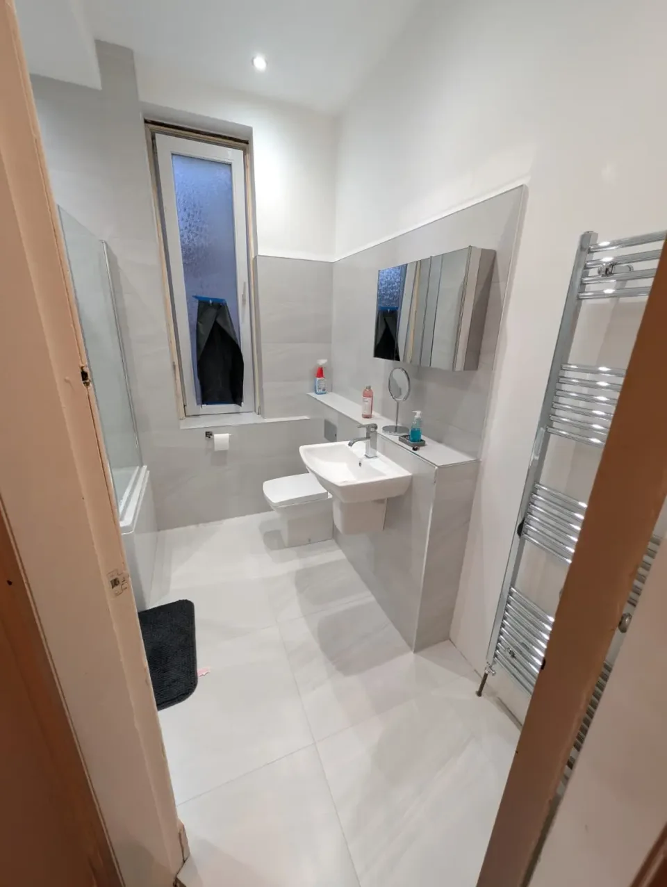 Compact basin and tap detail